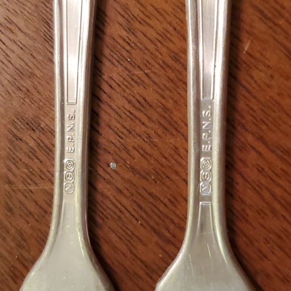 NSC E.P.N.S. Vintage Silverplate butter spreader knives - Picture 4 of 4